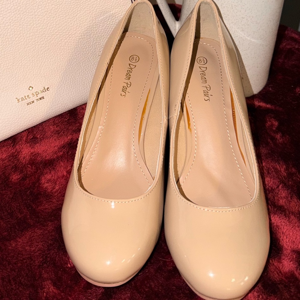 Dream Pairs NIB Women's Beige Heels - Picture 2 of 9